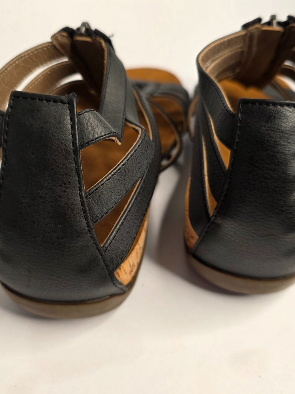Bearpaw Layla II Black Strappy Front Zip Gladiator Style Sandals, Women's Size 9 - Picture 3 of 7